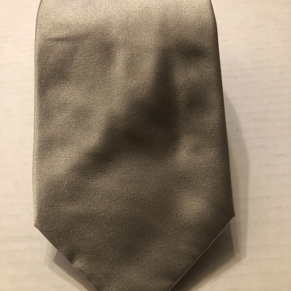 BRIONI MEN'S NEW 100%SILK TIE  WIDTH: 3 3/4"  LENGTH: 61"